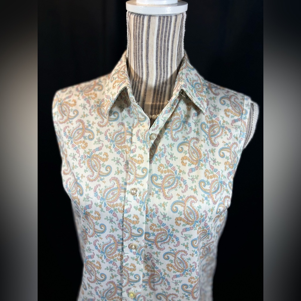 Sears vintage dart collar all over print button down sleeveless blouse